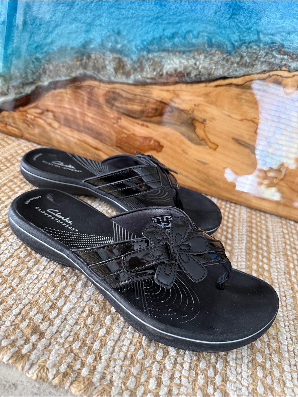 Clarks Black Floral Toe-Post Slide Sandals, size 8